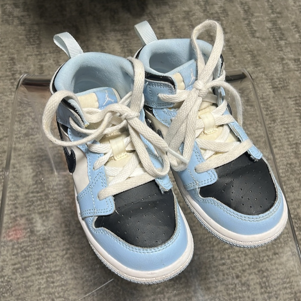 Air Jordan 1 Mid Ice Blue Sneakers